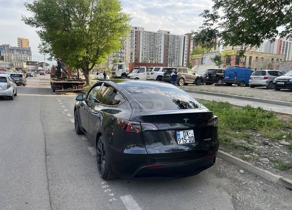 Tesla Model Y Performance 2024 — миниатюра 4