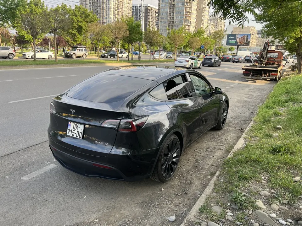 Tesla Model Y Performance 2024 — миниатюра 5