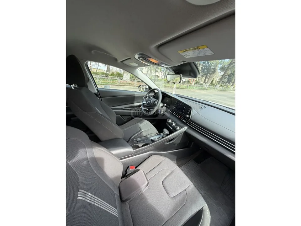 Hyundai Elantra 2024 — миниатюра 3