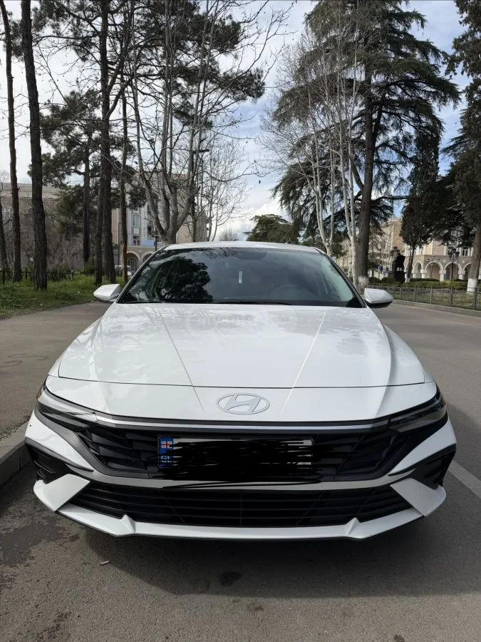Hyundai Elantra 2024 — фото 1, купить с доставкой в Москву
