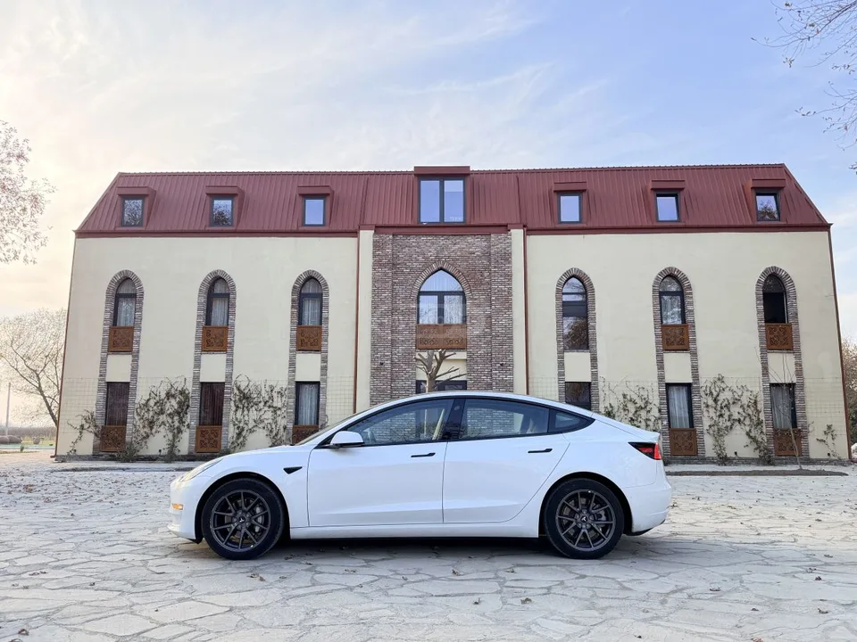 Tesla Model 3 Long Range Dual Motor 2022 — миниатюра 2