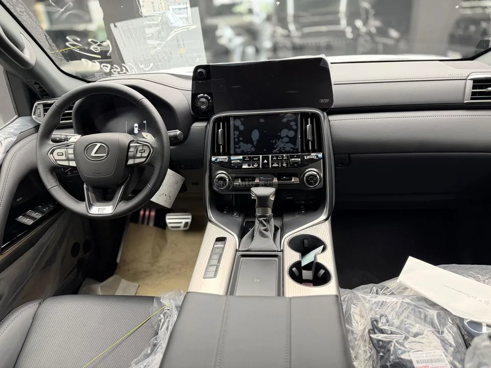 Lexus LX 500 2026 — миниатюра 3