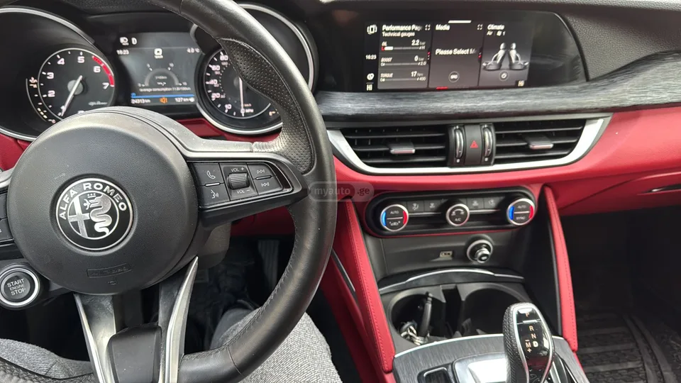 Alfa Romeo Stelvio 2022 — фото 1, купить с доставкой в Москву