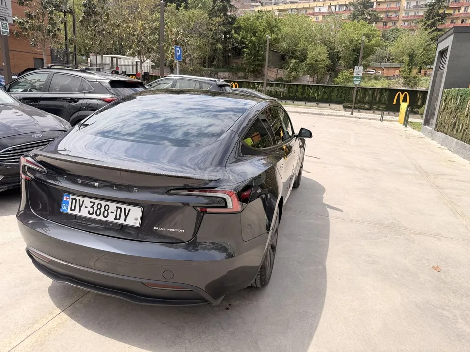 Tesla Model 3 2025 — миниатюра 3