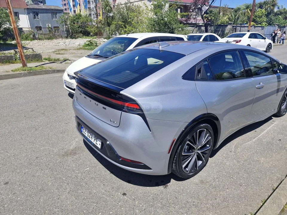 Toyota Prius XLE 2024 — миниатюра 5