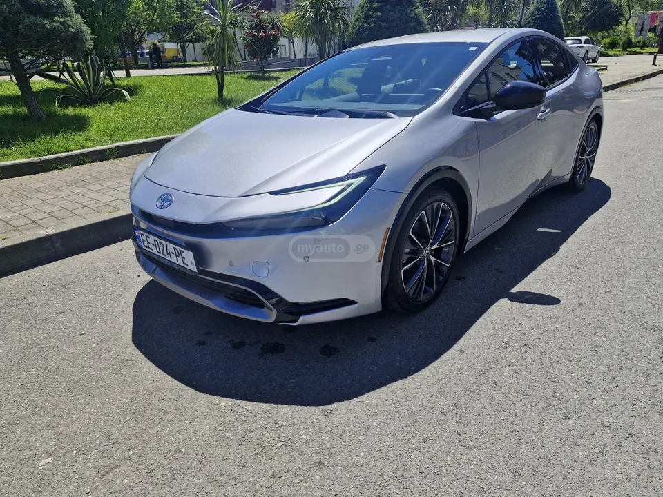 Toyota Prius XLE 2024 — фото 1, купить с доставкой в Москву