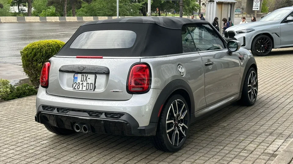 MINI Cooper JCW Convertible 2023 — миниатюра 2