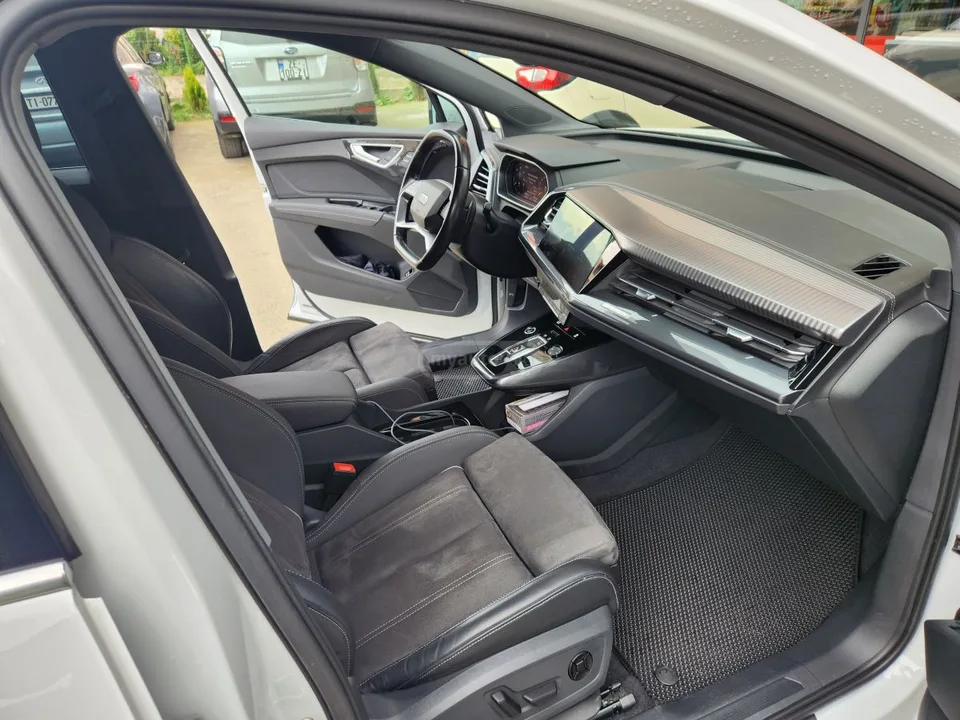 Audi Q4 e-tron 40 Premium 4dr 4x2 Sport Utili 2023 — миниатюра 4