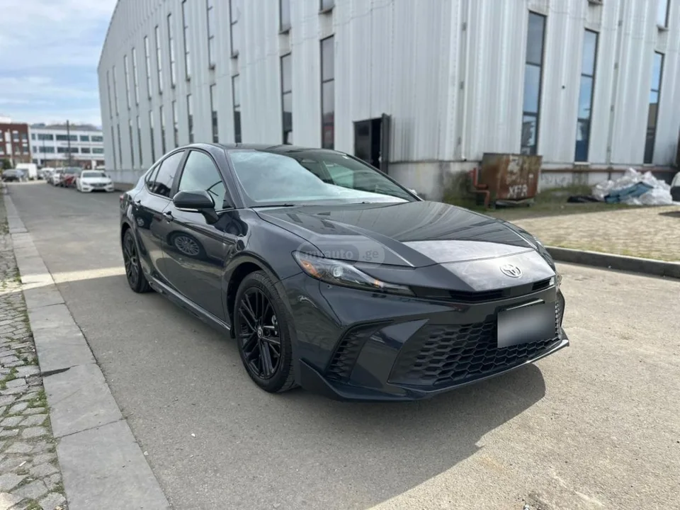 Toyota Camry SE 2025 — фото 1, купить с доставкой в Москву