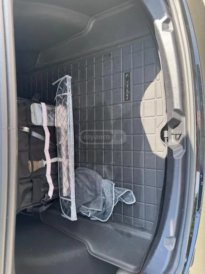 Tesla Model 3 2022 — миниатюра 4