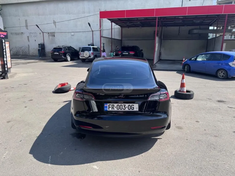 Tesla Model 3 2022 — миниатюра 5