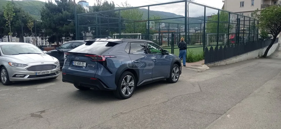 Toyota Bz4X Limited 4dr All-Wheel Drive Au 2023 — миниатюра 2