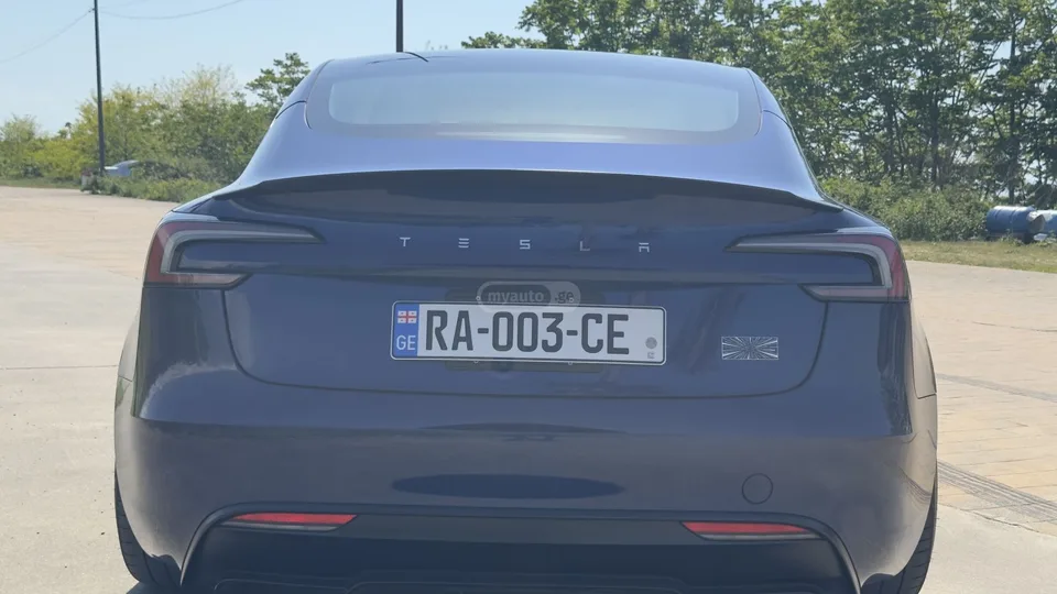 Tesla Model 3 2025 — миниатюра 3