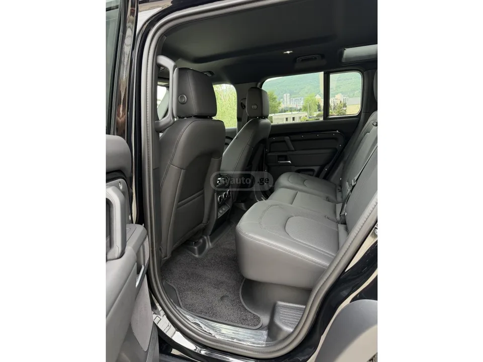 Land Rover Defender 110 2024 — миниатюра 3