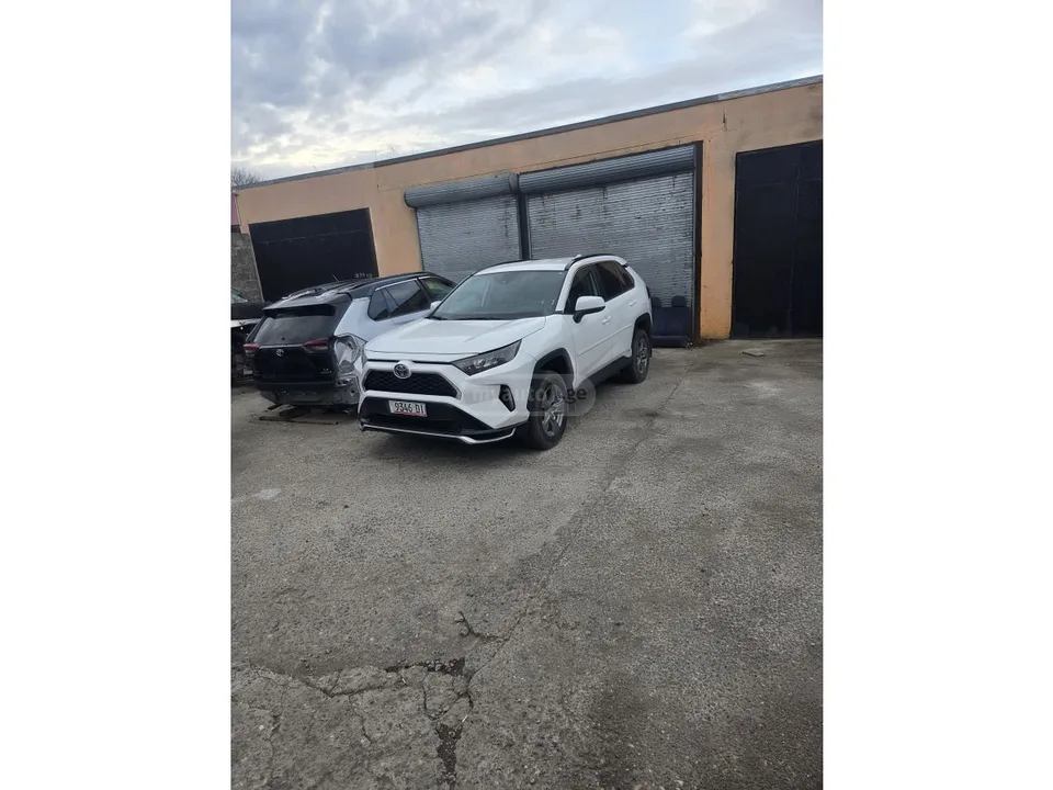 Toyota RAV4 2022 — миниатюра 4