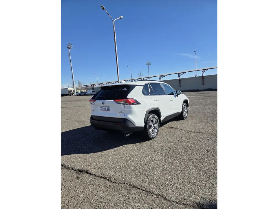 Toyota RAV4 2022 — миниатюра 5