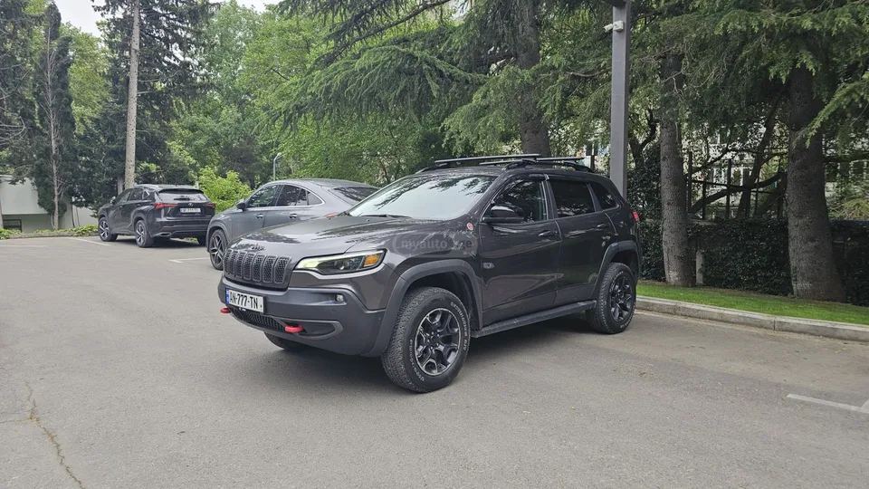 Jeep Cherokee Trailhawk 4dr 4x4 Automatic 2023 — фото 1, купить с доставкой в Москву