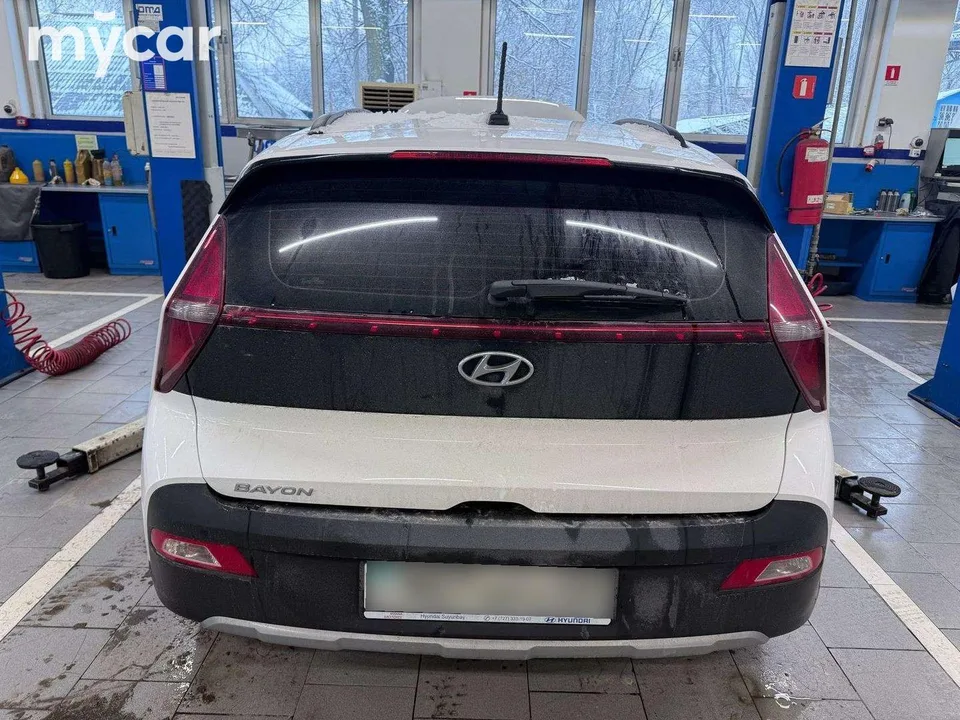 Hyundai Bayon 2023 — фото 1, купить с доставкой в Москву