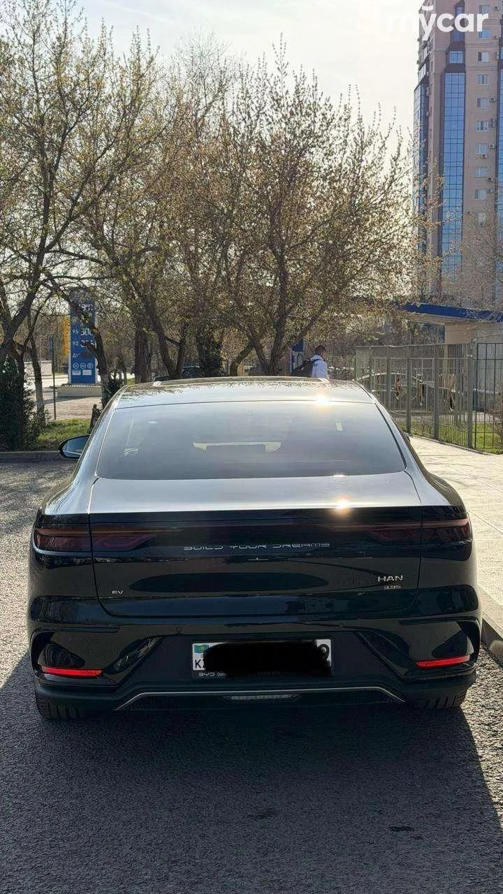 BYD Han 2025 — фото 1, купить с доставкой в Москву