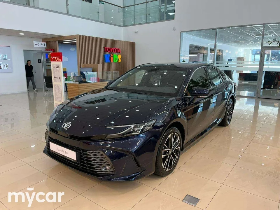 Toyota Camry 2025 — фото 1, купить с доставкой в Москву