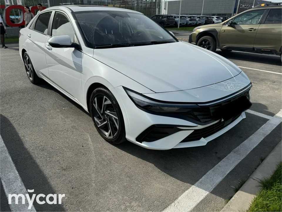 Hyundai Elantra 2024 — фото 1, купить с доставкой в Москву