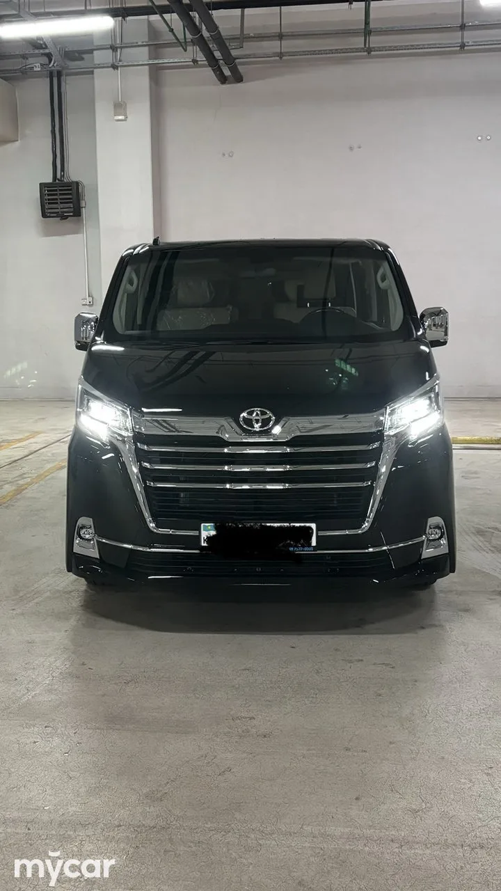Toyota Granvia 2025 — фото 1, купить с доставкой в Москву
