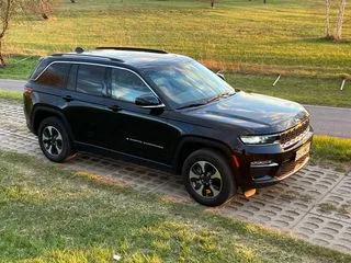 Jeep Grand Cherokee 2.0 4xe PHEV Limited 2023 — фото 1, купить с доставкой в Москву