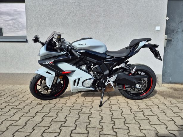 CFMoto 675SR-R 2025