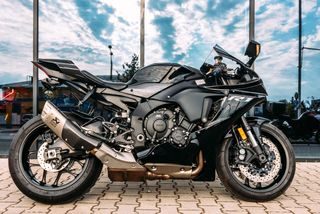 Yamaha R1 2023
