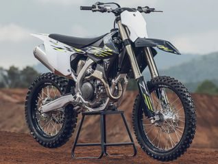 TRIUMPH Inny 2025