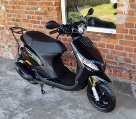 Piaggio ZIP 2024