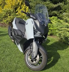 Yamaha X-max 2025