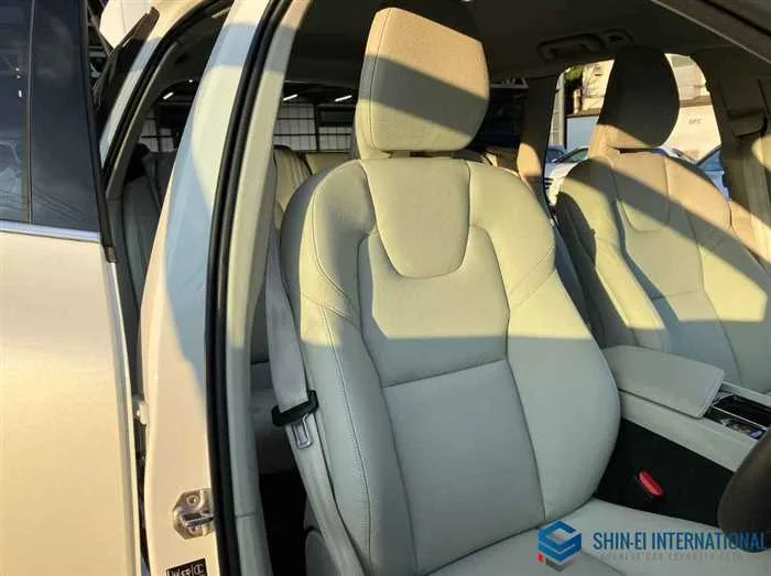 Volvo XC60 B5 AWD Momentum 4WD 2022 — миниатюра 3