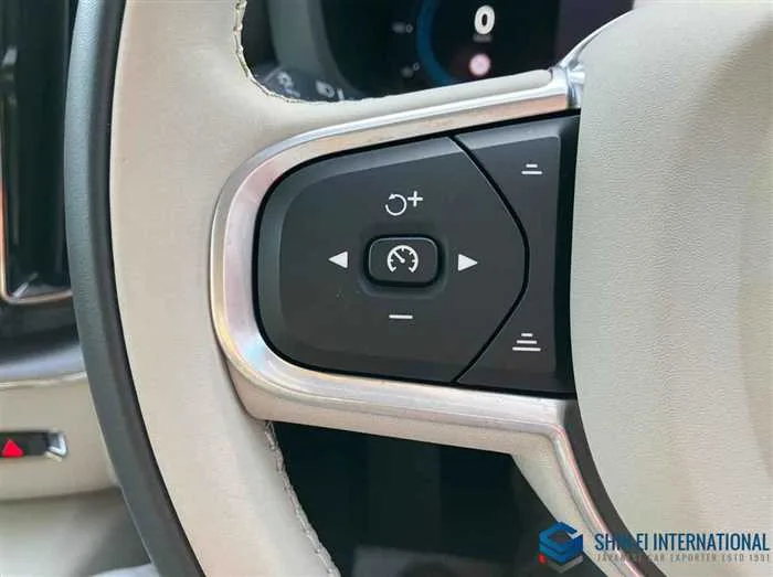 Volvo XC60 B5 AWD Momentum 4WD 2022 — миниатюра 4