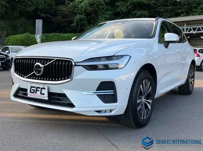 Volvo XC60 B5 AWD Momentum 4WD 2022 — фото 1, купить с доставкой в Москву