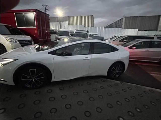 Toyota Prius 2023 — миниатюра 3