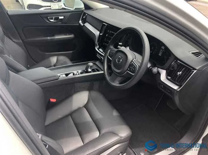 Volvo S60 B4 Momentum 2022 — миниатюра 2