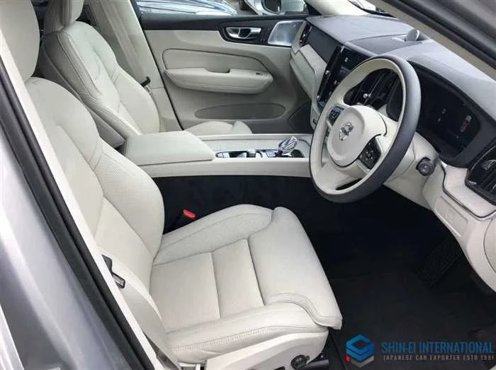 Volvo XC60 ULTIMATE B5 AWD 4WD/Panoramic SR 2023 — миниатюра 2