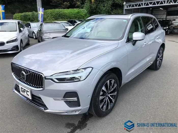 Volvo XC60 ULTIMATE B5 AWD 4WD/Panoramic SR 2023 — фото 1, купить с доставкой в Москву