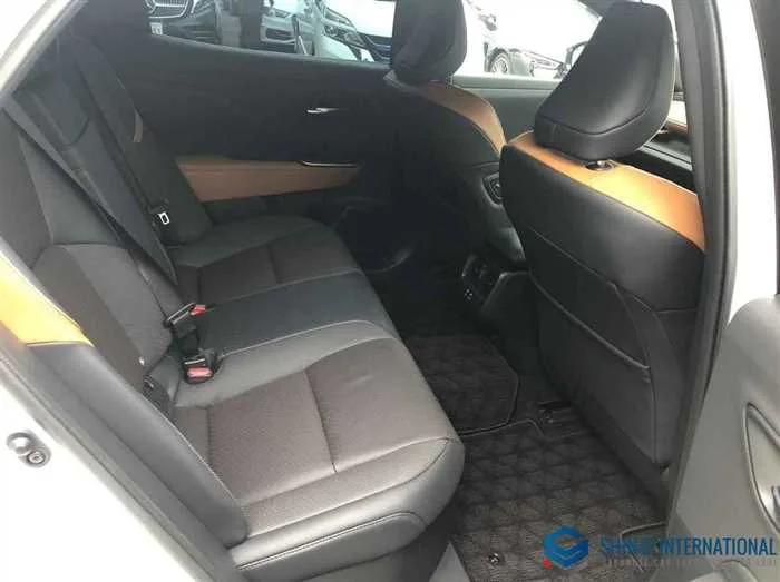 Toyota Crown 2.4 RS Advance E-Four 4WD/Sunroof 2023 — миниатюра 3