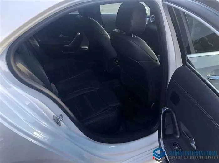 Mercedes-Benz A-Class A200d Sedan AMG Line/Panoramic SR 2024 — миниатюра 3