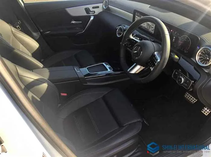 Mercedes-Benz A-Class A200d Sedan AMG Line/Panoramic SR 2024 — миниатюра 5