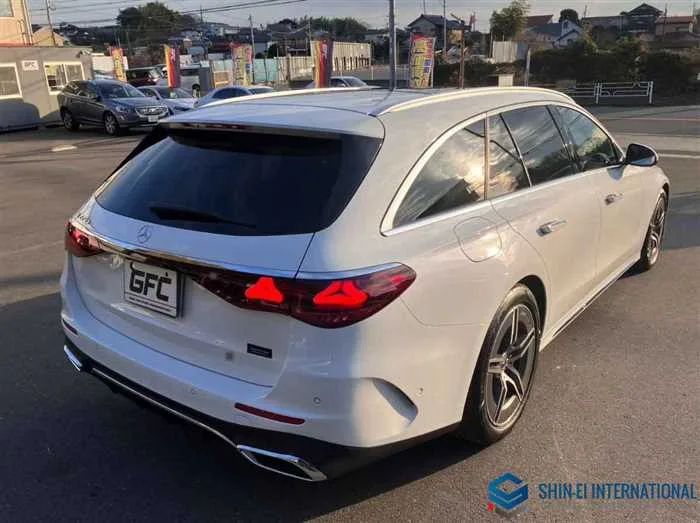 Mercedes-Benz E-Class E220d wagon AvantGarde AMG-L(ISG) 2024 — миниатюра 2