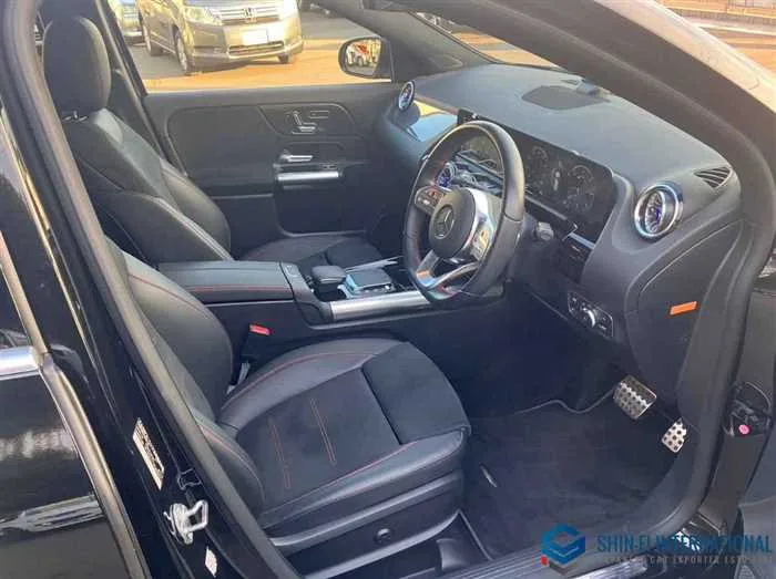 Mercedes-Benz GLA-Class GLA200d 4Matic AMG Line 2022 — миниатюра 2