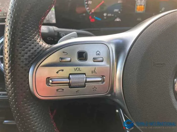 Mercedes-Benz GLA-Class GLA200d 4Matic AMG Line 2022 — миниатюра 3