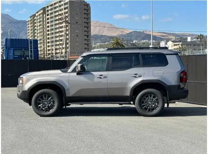Toyota Land Cruiser VX 4WD 7 LEATHER SEATS SUNROOF 2025 — миниатюра 5