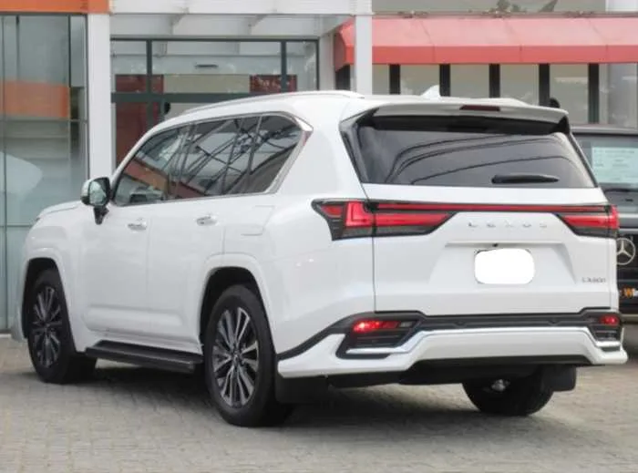 Lexus LX Base grade 4WD 7seats sunroof 2023 — миниатюра 3