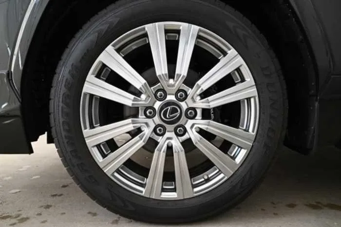 Lexus LX LX600 executive 4WD 4seats sunroof 2023 — миниатюра 3