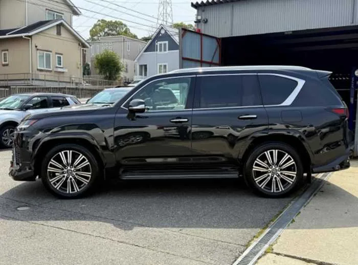 Lexus LX Base grade 4WD 7seats sunroof 2023 — миниатюра 5