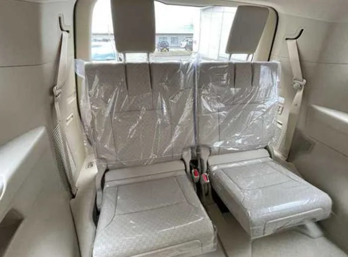 Toyota Land Cruiser ZX MODELISTA REAR ENTERTAINMENT COOL BOX 2025 — миниатюра 3